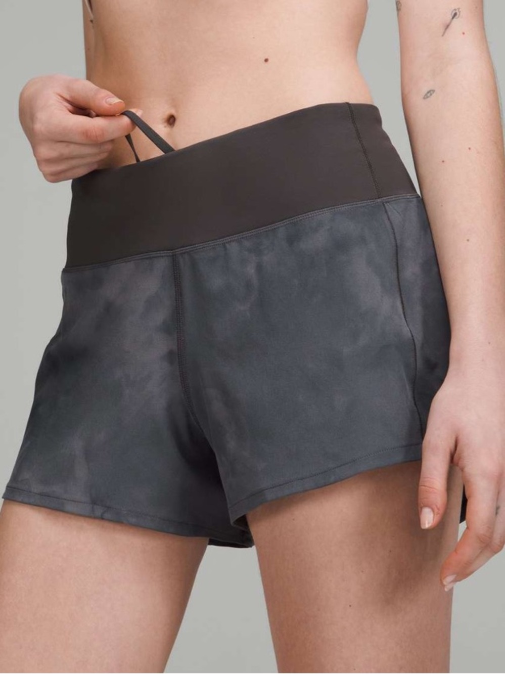NWT Lululemon Speed Up Mid-Rise Lined Short 4" Diamond Dye Pitch Grey Size 4